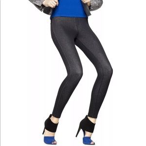 Hue- Curvy Denim Leggings-  Black- Size M